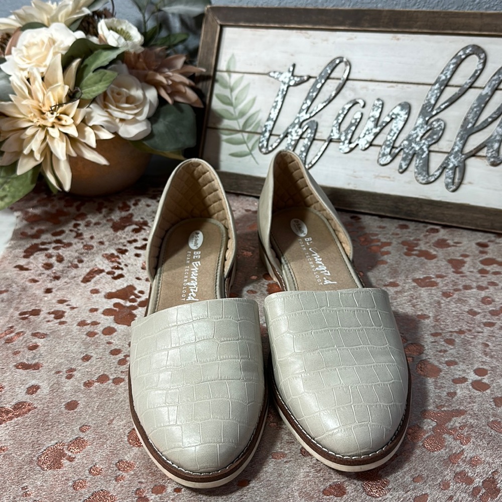 Dr. Scholl's Cream Croc-Embossed Flats